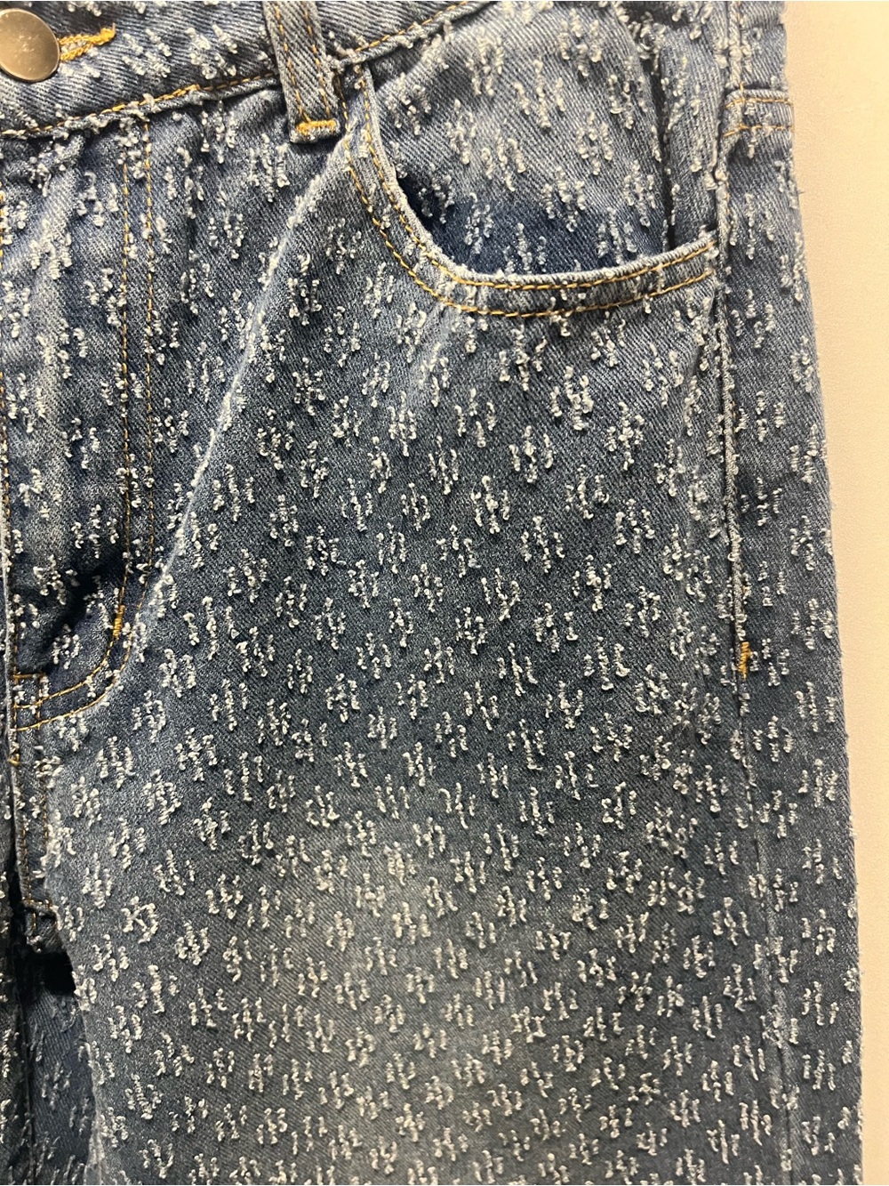 PrettyLittleThings Patterned Relaxed Jeans - Picture 2 of 4